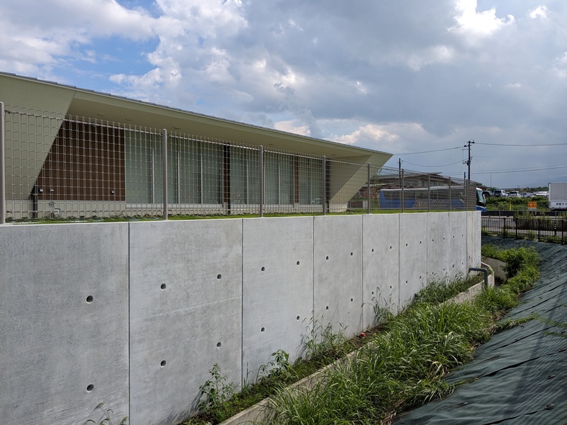 L型擁壁　Hiミルウォール