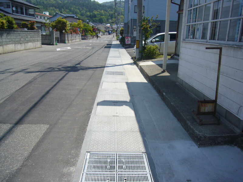 道路用製品　大型掃流側溝７００